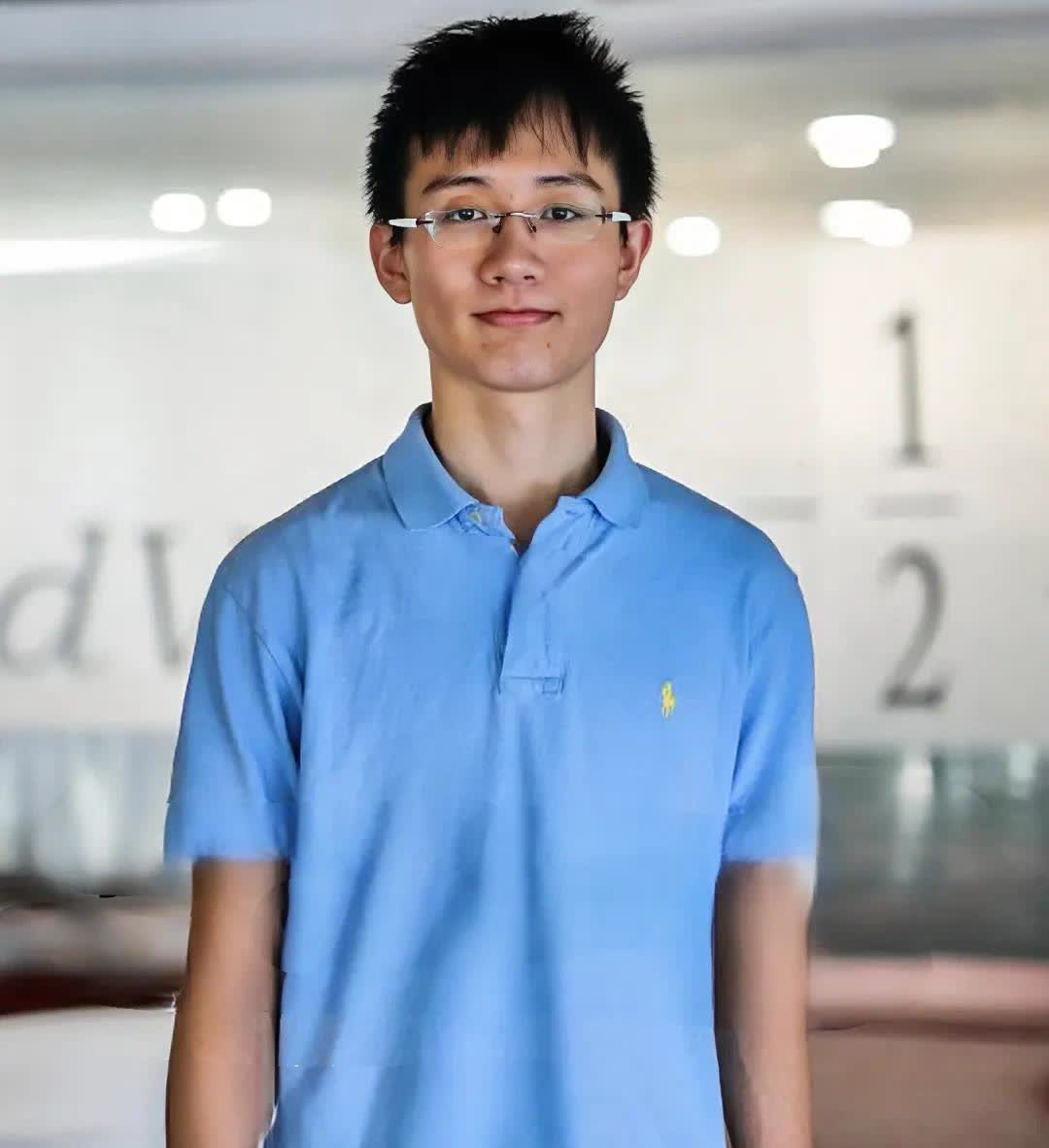 曹原，中国最年轻的天才少年，以惊人的学术成就和研究成果引起了国际的关注。美国为了