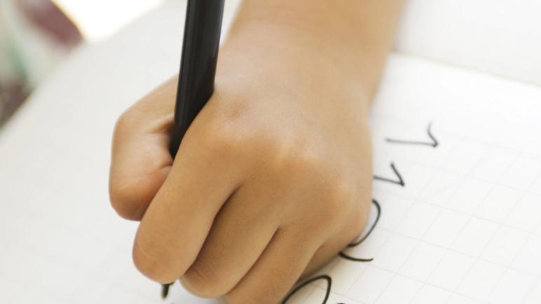 左撇子能否学医？——一个被忽视的问题