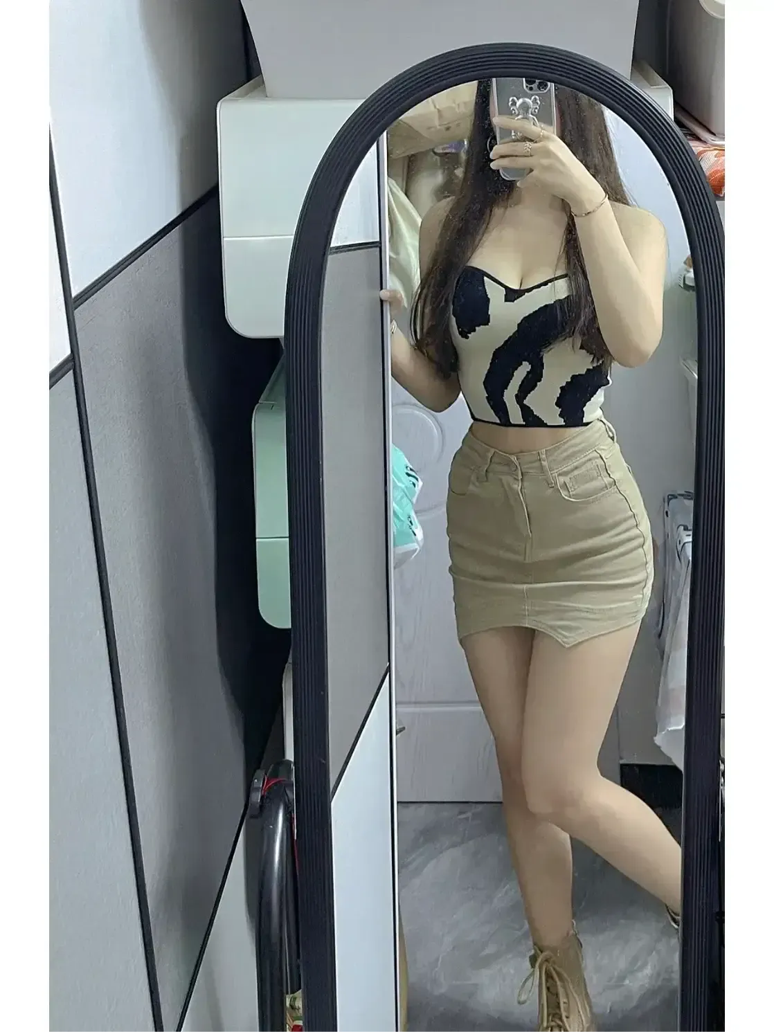 作为一名28岁的单身女性，我觉得有点害羞，但在网络上我们可以畅所欲言。
每次洗澡