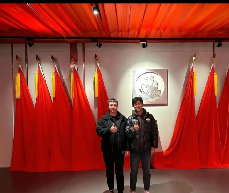 解清帅为什么会被黑？？
其实多数是因为亿万噱头而关注他家的人，认为他家为了博流量