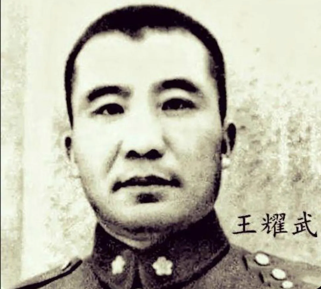 解放战争时，济南城被包围，手下那来一份名单，要处决200多名地下党，王耀武看后，