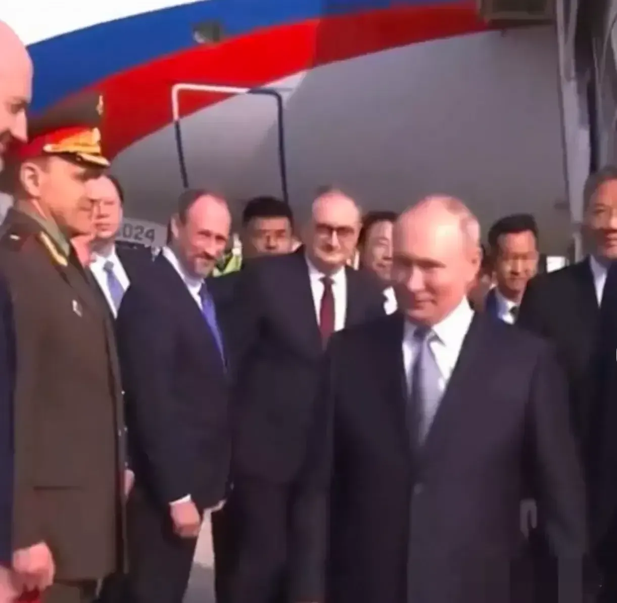 “一带一路”的演讲台就是大气！
中国现在与全球各国大谈和平与发展，分享“一带一路