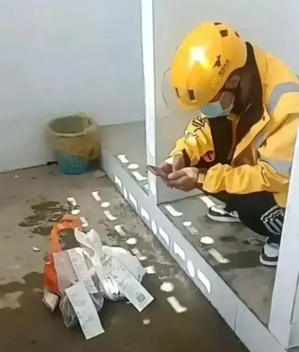 尽量少吃外卖吧，太恶心了。

