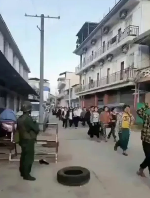 缅北多地今天爆发激烈战事。

简单一句话：

开赌场的要打击搞电信诈骗的，

印
