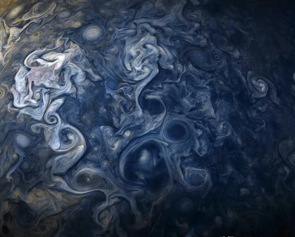 来自木星表面的恐惧，太容易引起不适感了。这三张照片是截至目前为止，距离木星表面最