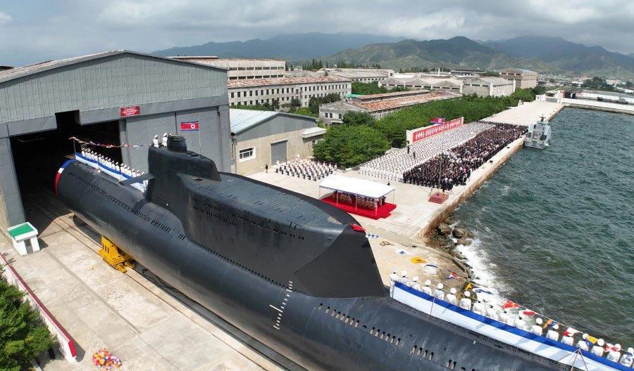 9月6日，朝鲜为一艘研发多年的新型“战术核攻击潜艇”进行了命名仪式，领导人金正恩