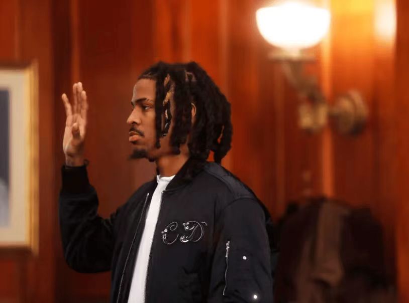 终于有灰熊队球员莫兰特的消息了，不过并不是关于篮球，莫兰特今日出席了关于他202