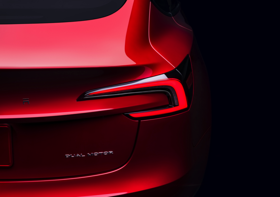 新款Model 3：起售价贵了2.8万，不卷了？
