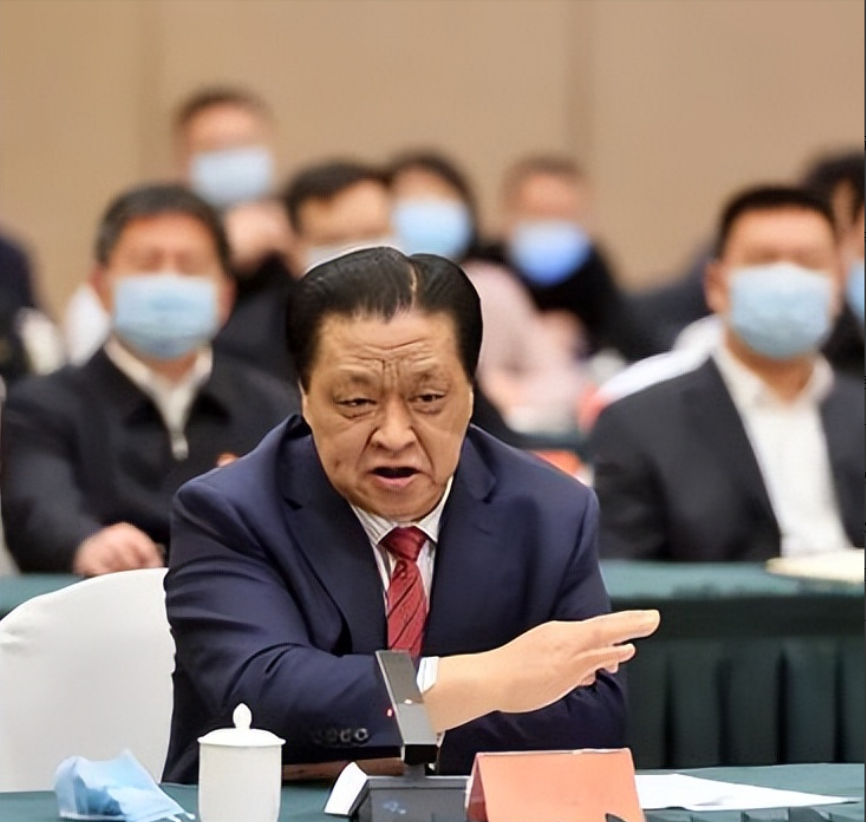 “我们不允许中国公司培养种鸡，如果不听，后果自负。” 2019年，面对美国高管的