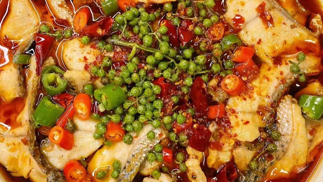 鲜香诱人，品味四川特色美食——水煮鱼