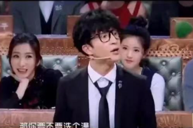 2006年，薛之谦在节目中自爆被“潜规则”：我刚入行时被老板娘看上了，就让我去她