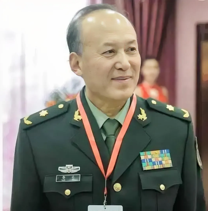 真是没有想到，这位小品演员的军衔竟然这么高。
他是我国著名的喜剧小品演员，国家一