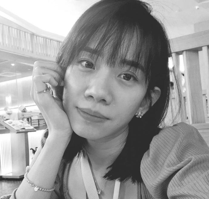 10月13日，马来西亚演员曾若冰在给儿子洗澡时摔倒，被送往急诊室，最终不治去世，