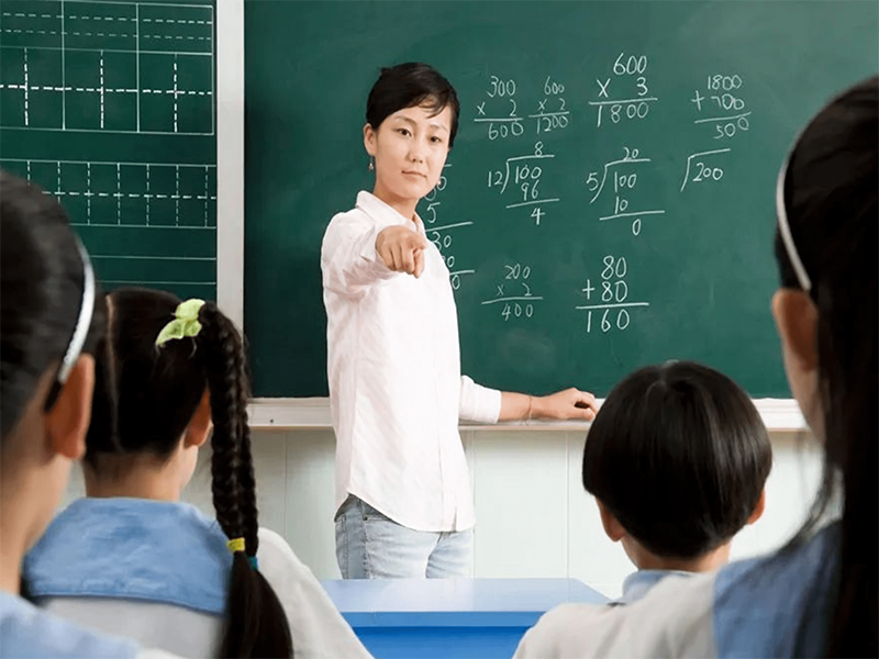 #宝妈育儿交流#  实际上，教师其实和社会中所有的岗位职业一样，学历只是行业的一