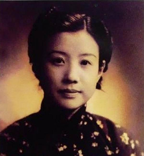 回顾：特工救过周总理的命，建国后入狱17年，毛主席亲自力保她