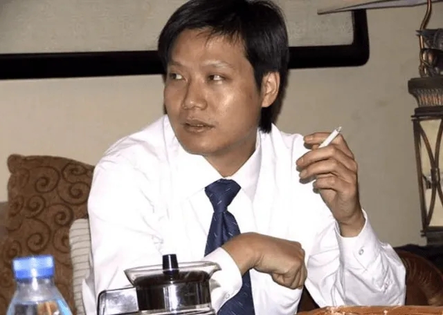金山软件股份有限公司创始人并非雷军，而是求伯君。雷军于1992年加入金山，199