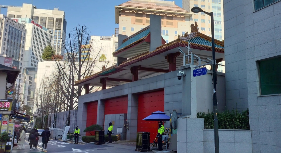 中国驻韩国首尔大使馆
有浓郁的中国风
独特的中国红，
洋溢澎湃向上
尊贵，典雅，