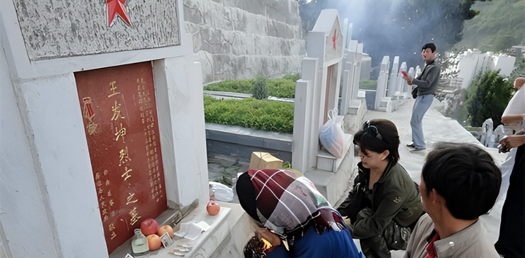 1979年，战士王发坤在对越自卫反击战中壮烈牺牲。28年过去了，当妻子得知他的葬