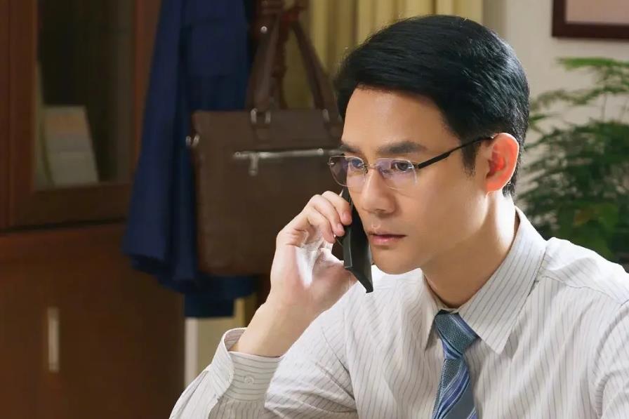 电视剧《大江大河3》后半程偏离了原著小说的主题，剧情讲的是狗血的家庭故事，包括出