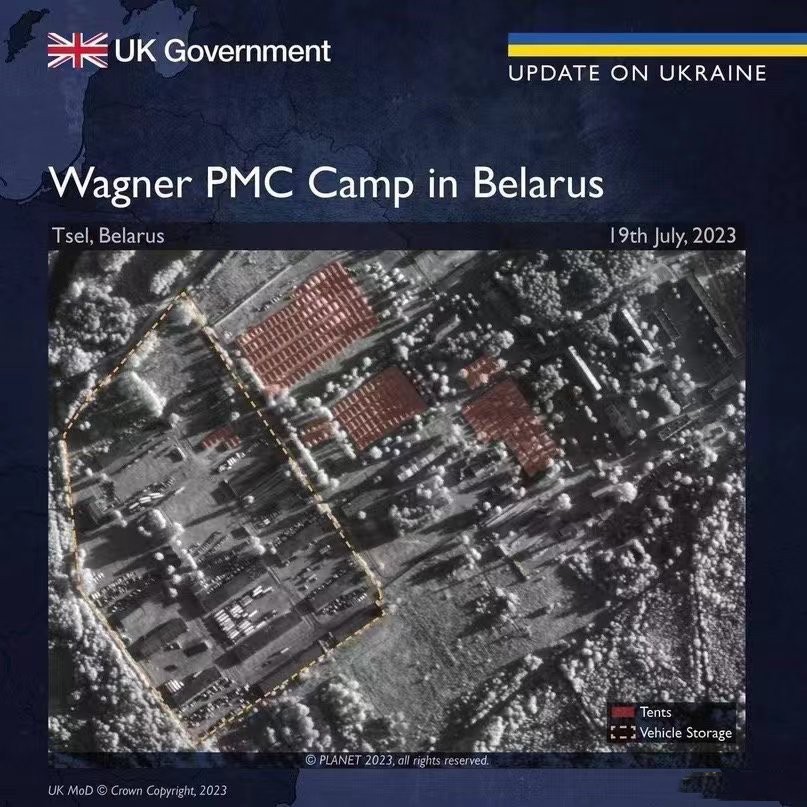 英国卫星发现，在白俄罗斯的瓦格纳集群营地位置，波兰军队海马斯火箭炮进入阵地，对准