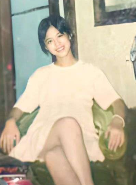 1996年，我18岁，收到了武汉大学的录取通知书，全家欢欣鼓舞。爸爸用相机记录下