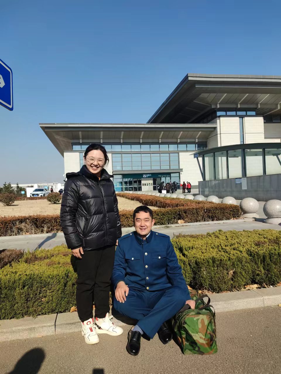 16年前临沂火车站姐姐送我，
16年后费县高铁站姐姐接我。