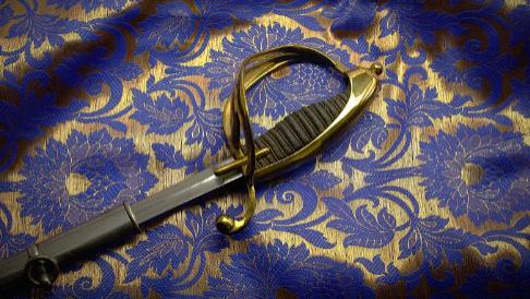 我是个从小能看见死气的锦衣卫，因此我步步高升，直到领导特意交给我一个任务，铜镜里的我，却变得面黑如墨