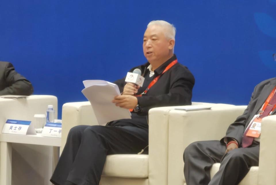 总有一些人不愿正视中国发展的现实。
10月30日下午，中国人民解放军原海军副司令