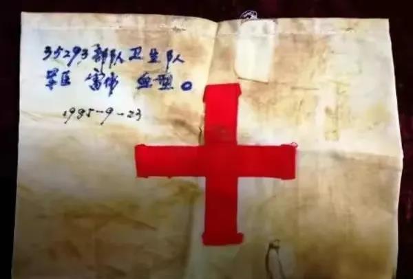 
子弹打到身上疼不疼？经常看到电视上，中弹之后，爬起来继续战斗，其实是错误的。
