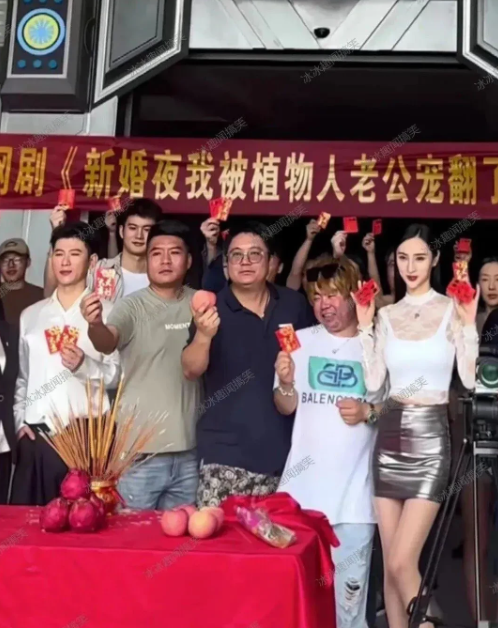 看名字就知道是烂片一部！