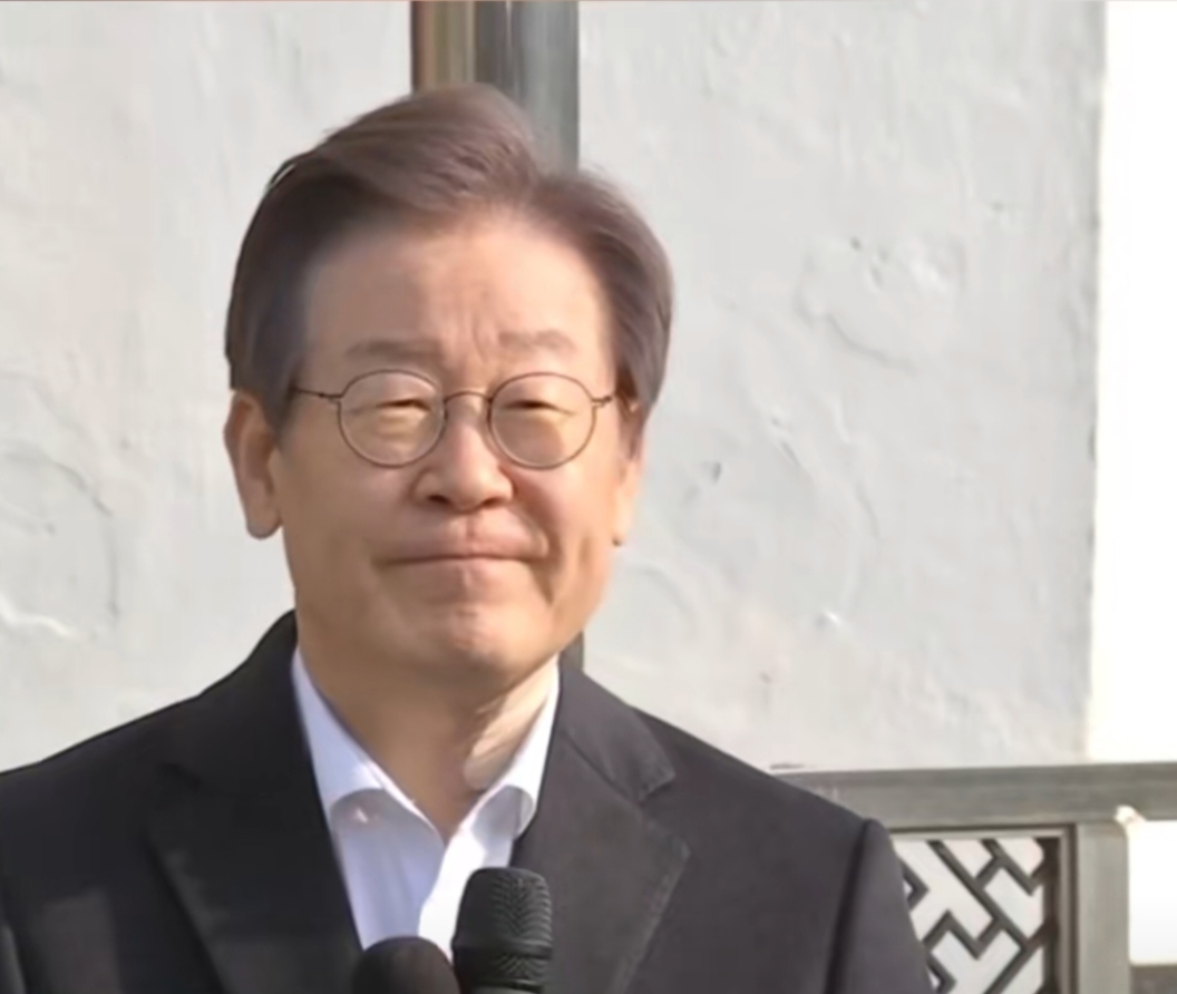 韩国最大在野党党代表李在明今日出院
日前在釜山遇袭的韩国最大在野党共同民主党党代