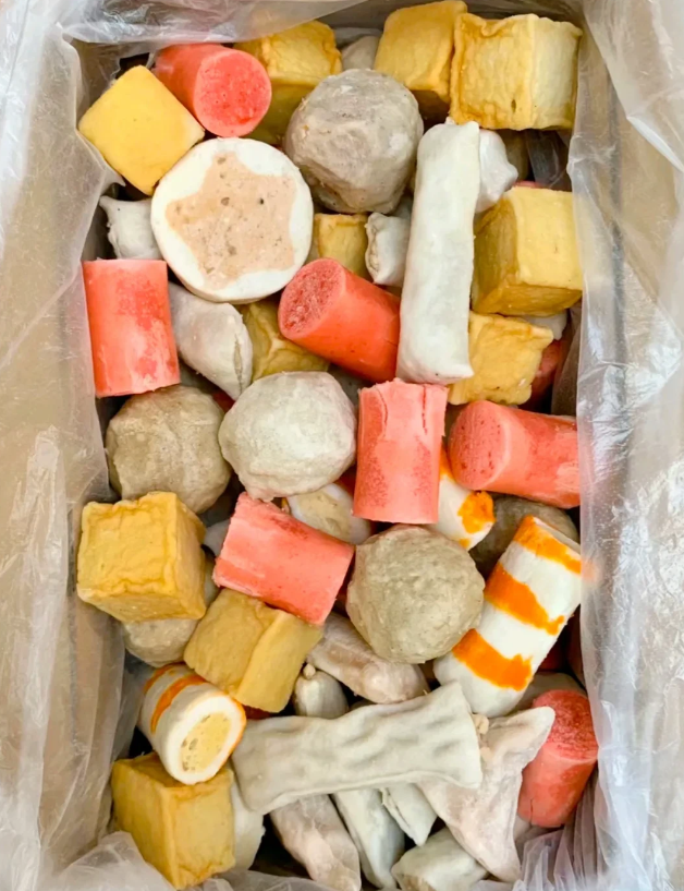 亲戚在食品厂上班，
专门生产火锅丸子，
她总打电话对我说，
火锅丸子最好不要吃。