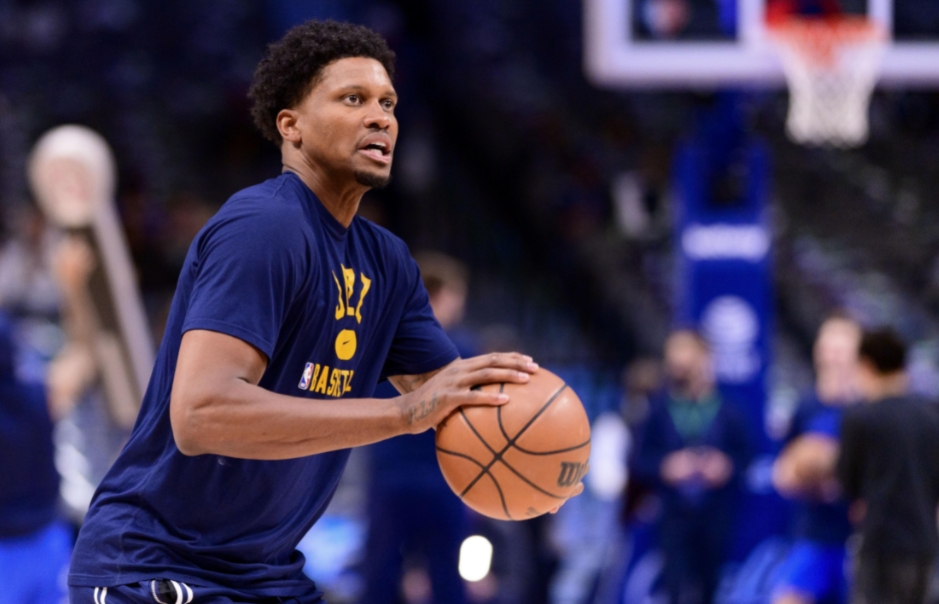 Woj报道，盖伊一年合同加盟勇士！

勇士这个休赛期就逮着即将退役的球员薅，老的