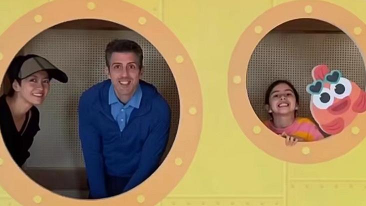 梁咏琪罕晒全家福！8岁混血女儿跟老爸如复制粘贴