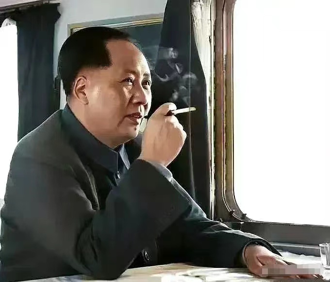 听老人家讲，毛主席逝世，全村人整整哭了好几天！那是发自心底的悲痛，一时间大家都六
