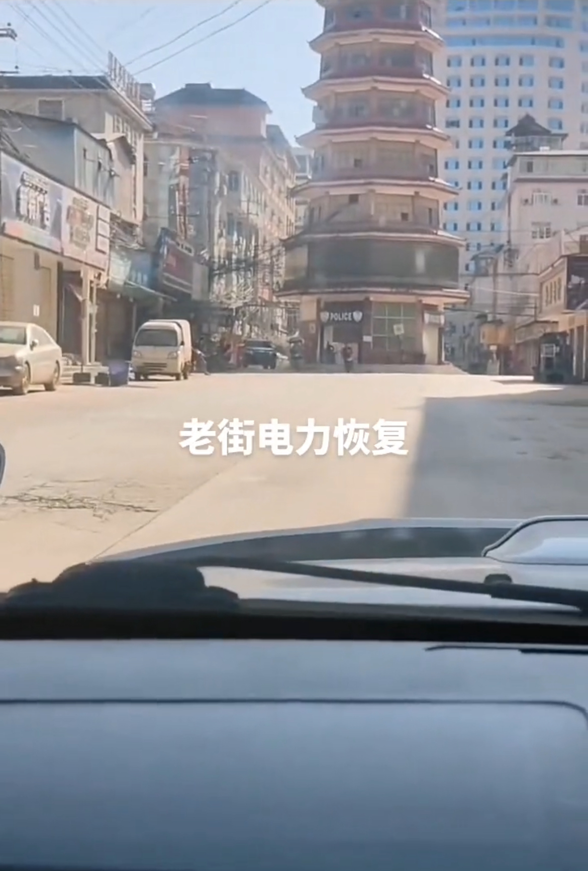 果敢同盟军夺取老街第二天，已经停电2个月的老街就恢复通电了，云南电力的效率很高啊