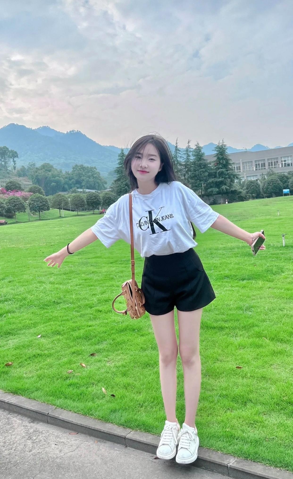 山里的环境真美，空气也很清新，整个人心旷神怡
