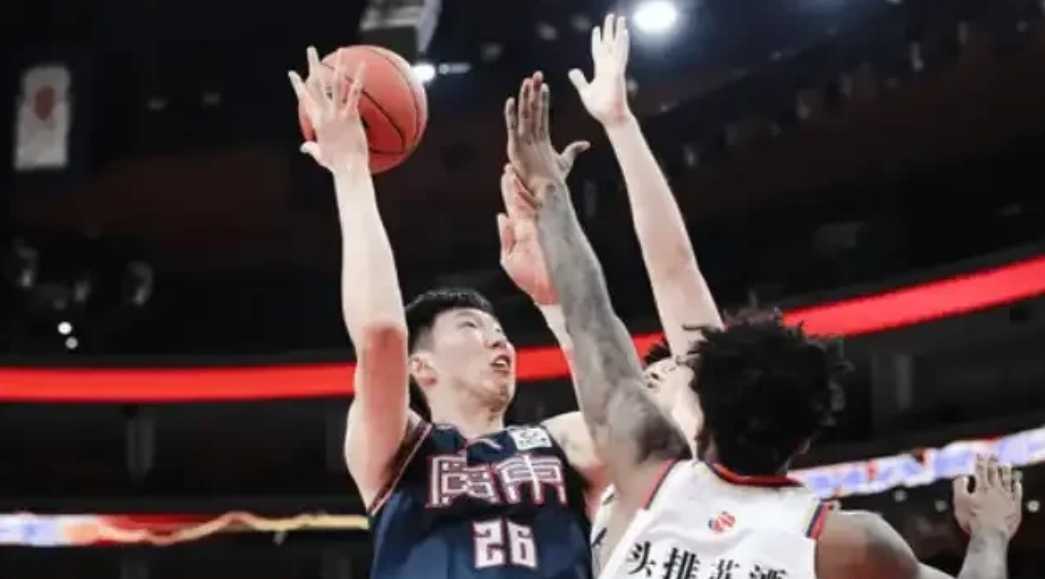 广东男篮127:92狂胜南京，这3个奇人你必须佩服

1、大魔王周琦，全场仅8中