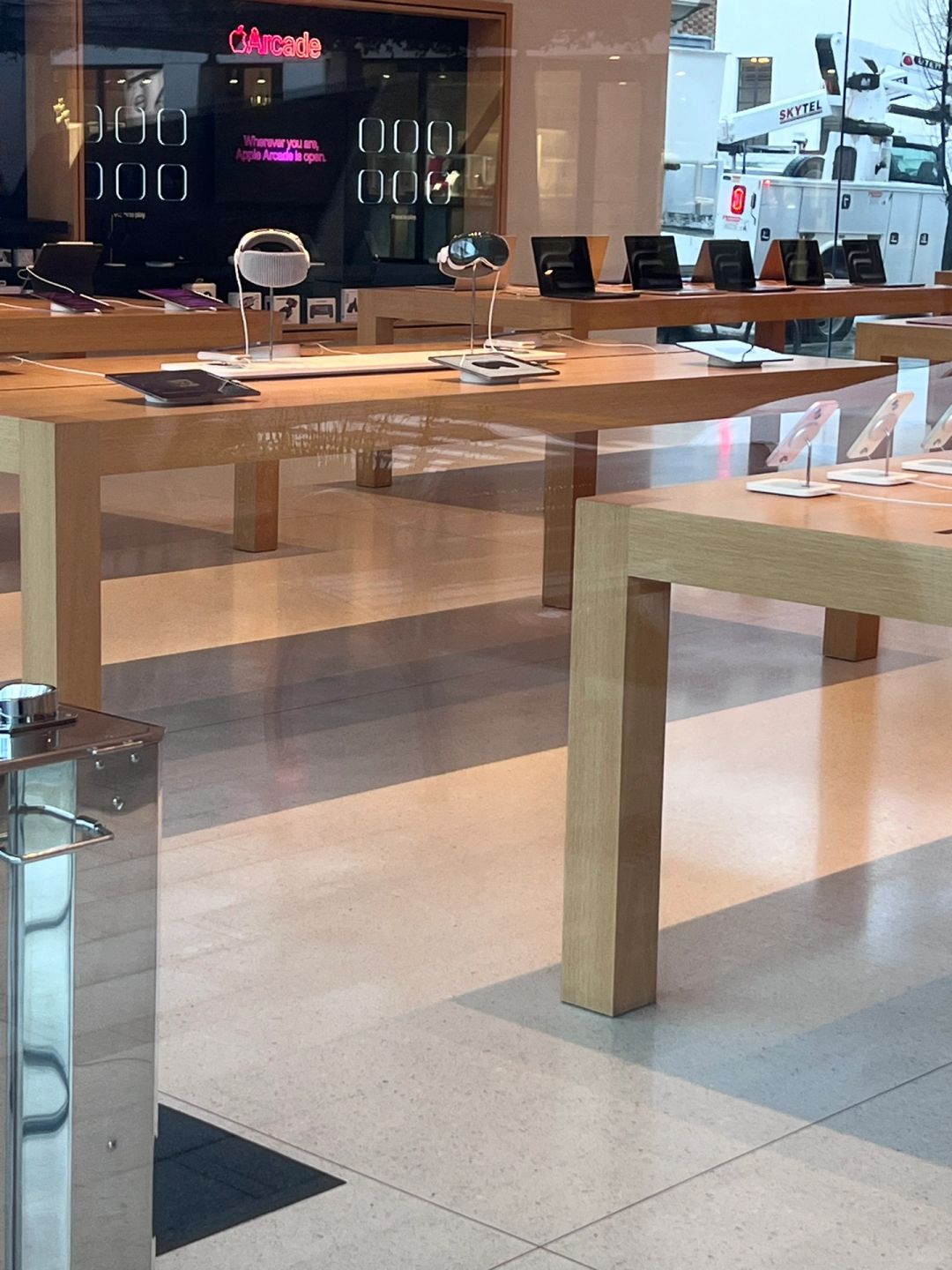 Vision Pro 首发体验，超震撼，简直镜花水月
尝试了apple tv+看