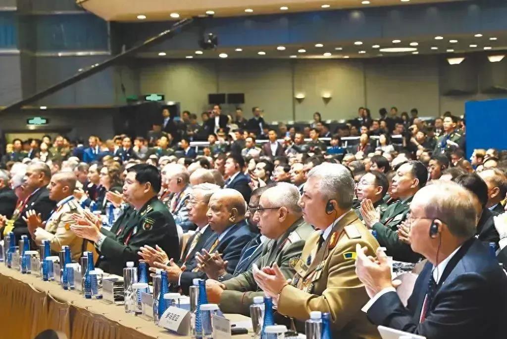 已抵达北京的参加香山论坛的各国政要一览：

1、老挝副总理兼国防部长
2、蒙古国