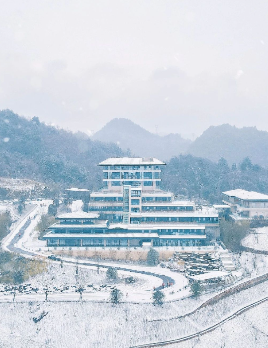 【贵州绿博园：大雪已至寒冬始，万物开始冬藏】
下雪的贵州绿博园
皑皑白雪妆点万物