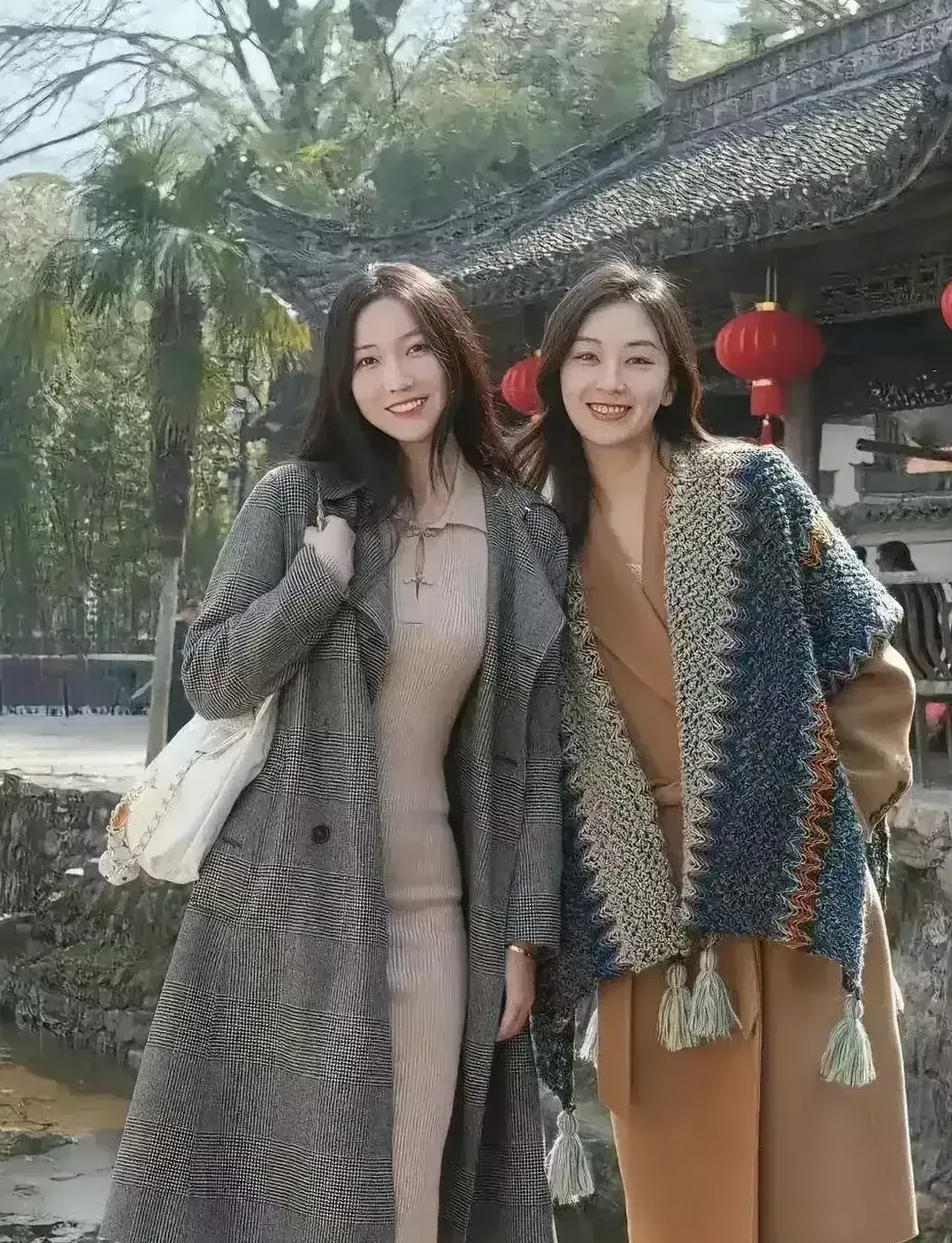 母女两个美如花，
都是单身尚未嫁。
想娶哪个先分清，
…………………………


