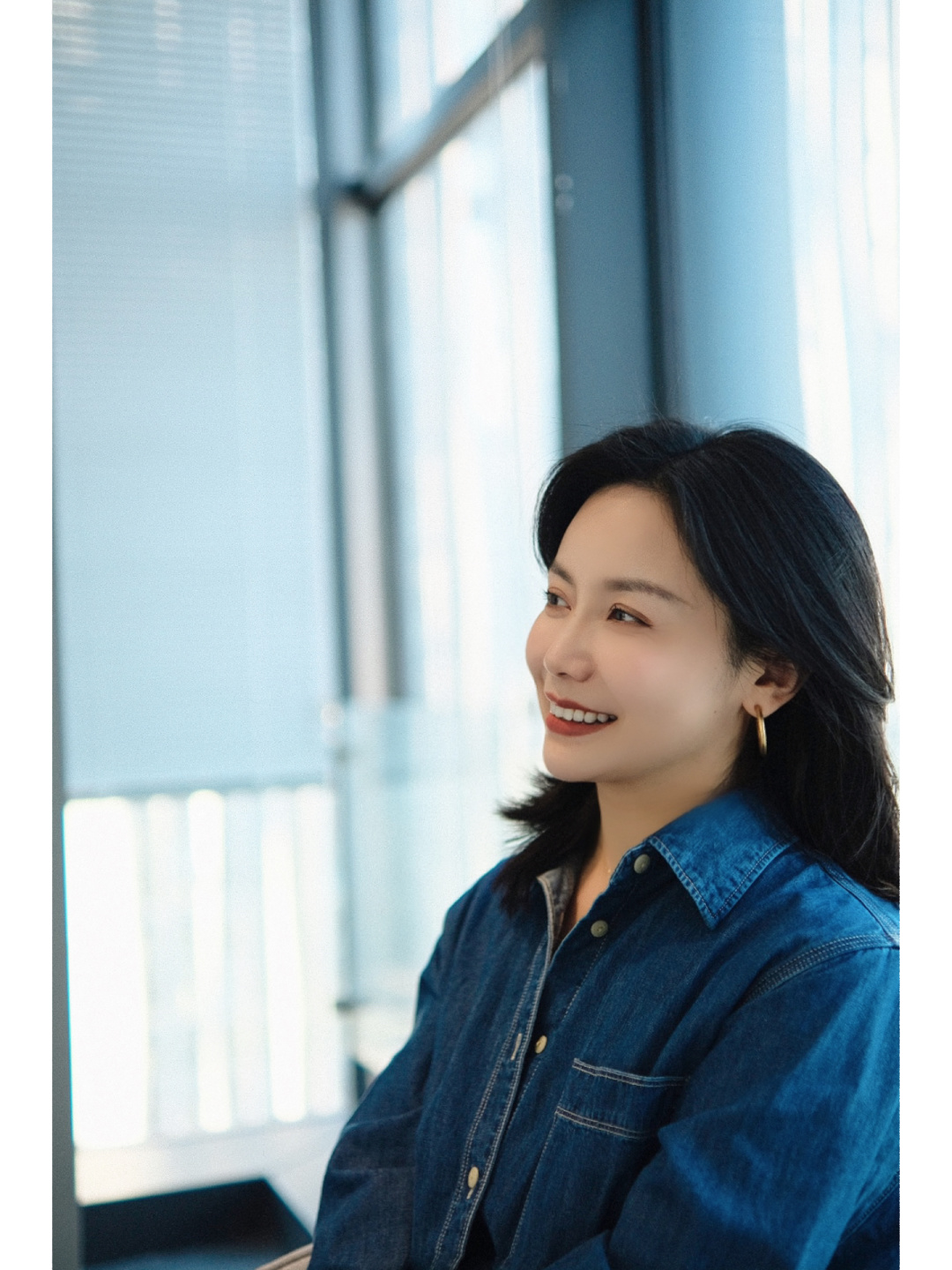 和朋友慢慢走散，其实是一件好事
有些朋友刚开始很喜欢
可是慢慢的你却想远离她
成