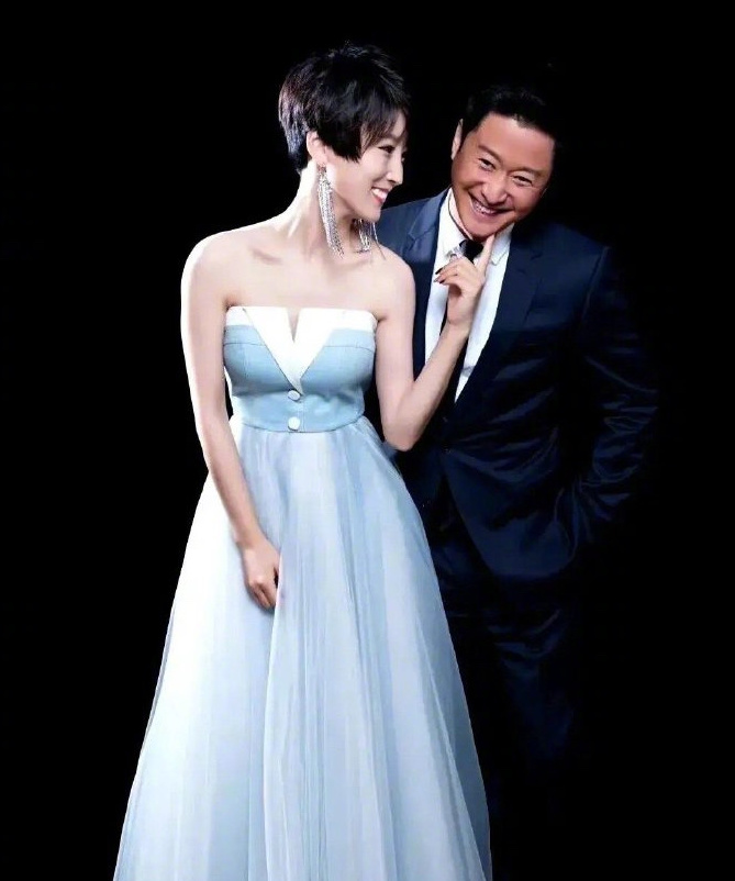 谢楠回应
前不久，有DY娱乐账号带节奏说吴京对谢楠非常不好，还表示从综艺节目片段