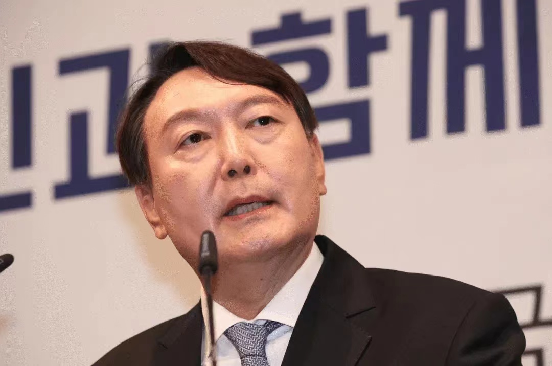 韩国网友总结尹锡悦上任一年多来4大特点！

第一个，他对国内事务似乎兴趣不大，其