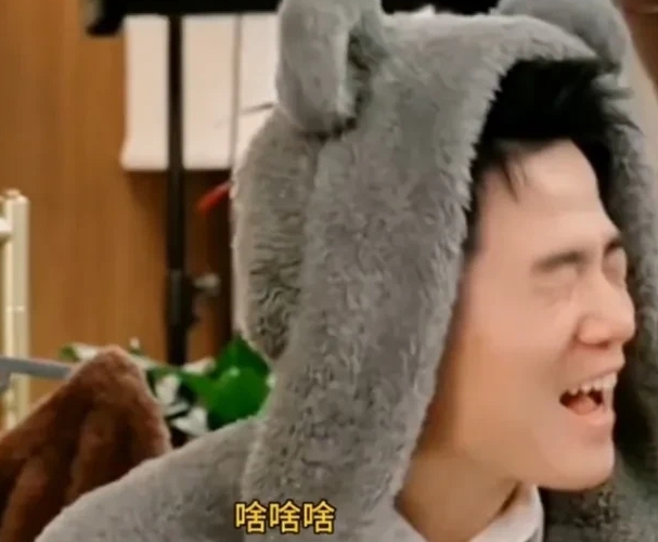 今天约李姐喝茶，说起现在热议的董宇辉，李姐说以前还挺喜欢他的，偶尔看他的直播，有