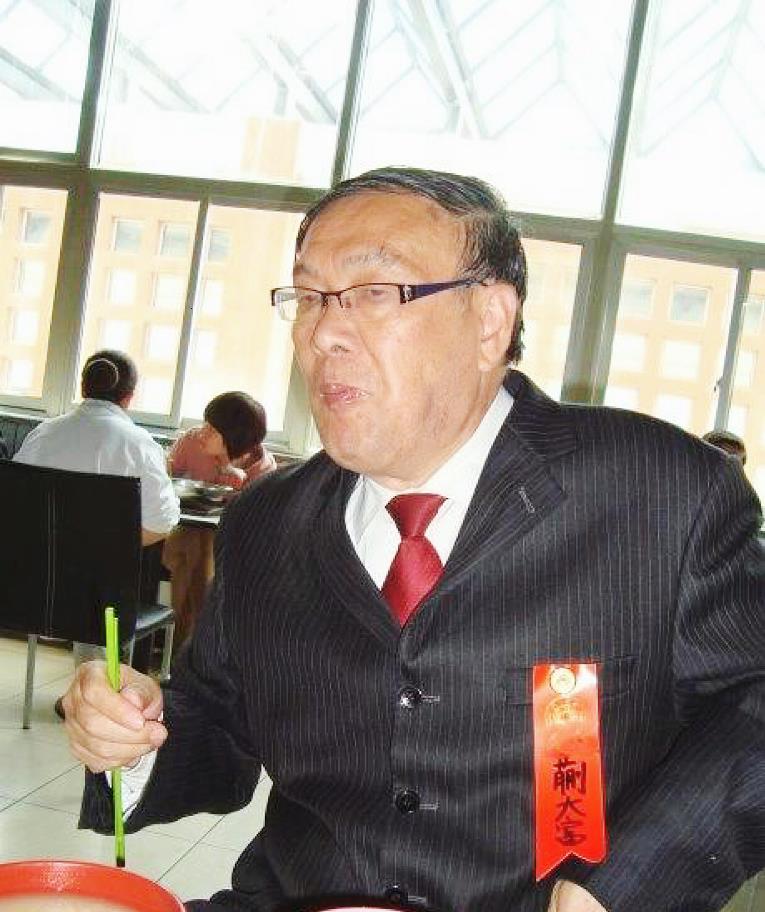2011年，清华大学百年校庆，一位特殊人物出现在学校食堂，他是曾一时风光无限的蒯