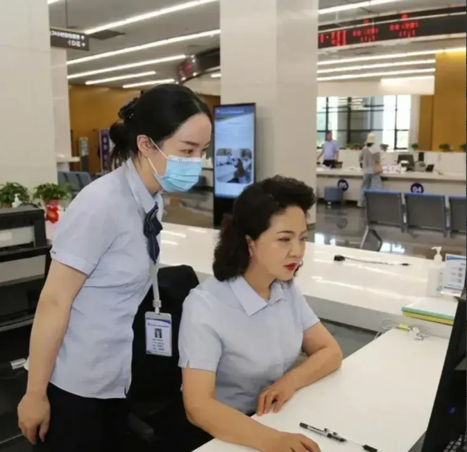 人性最大的丑恶：嫌你穷，怕你富；恨你有，笑你无！网暴是最无耻的行为，坚决反对网暴