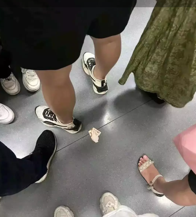 坐地铁碰到这种情况，咋处理呀？