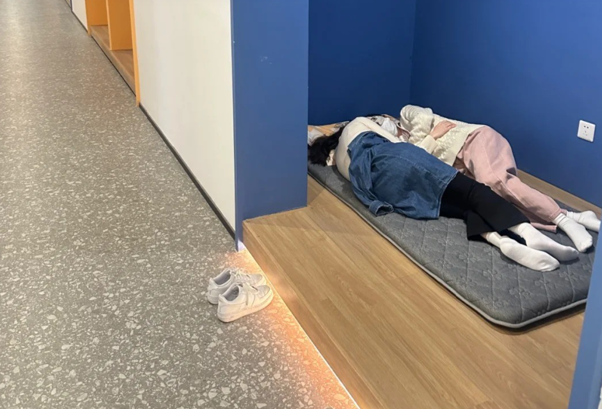 你以为的裁员是： 1、把没有工作能力的给裁掉 实际上的裁员是：按照着人头排着队呢